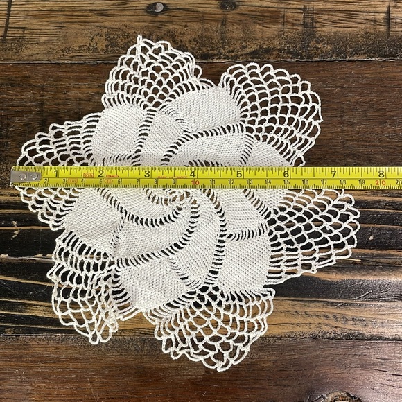 Lovely swirl crocheted doily.  Cotton vintage - Picture 9 of 11